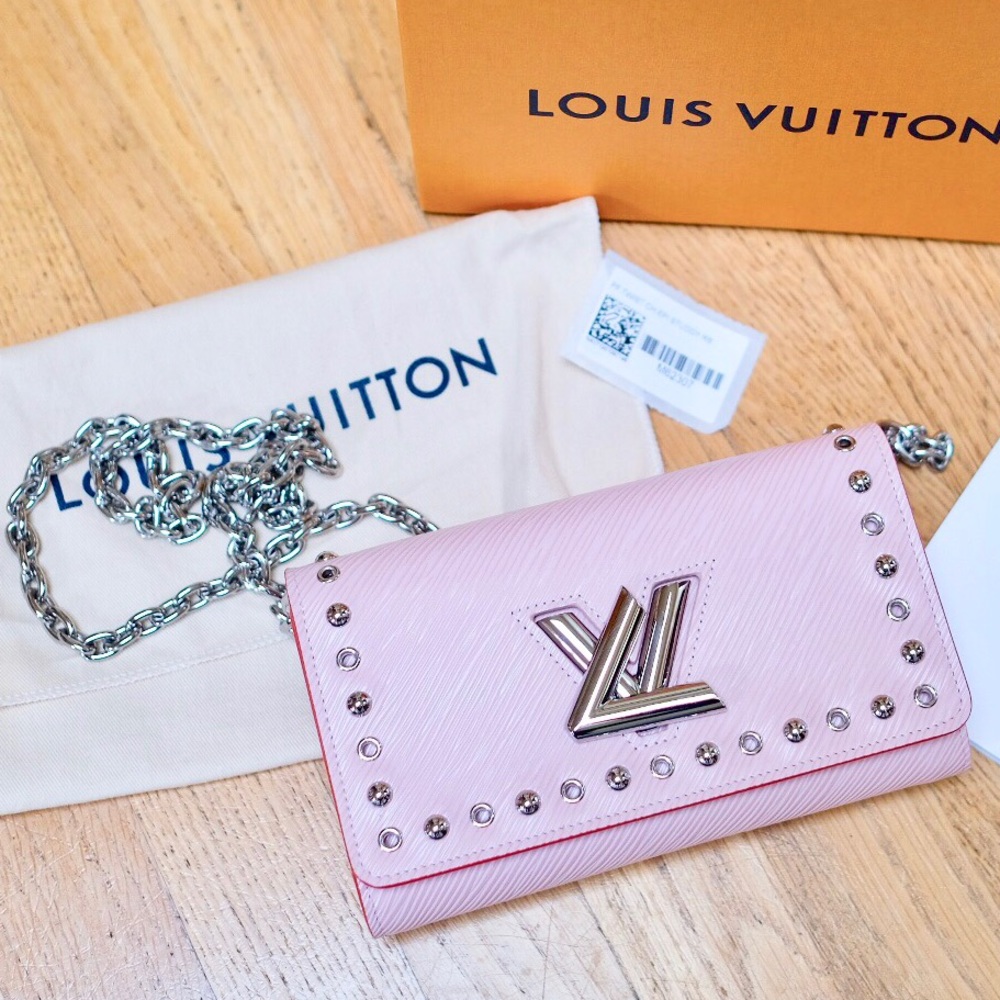 🚨🚨SOLD Louis Vuitton Studded Twist Wallet/chain